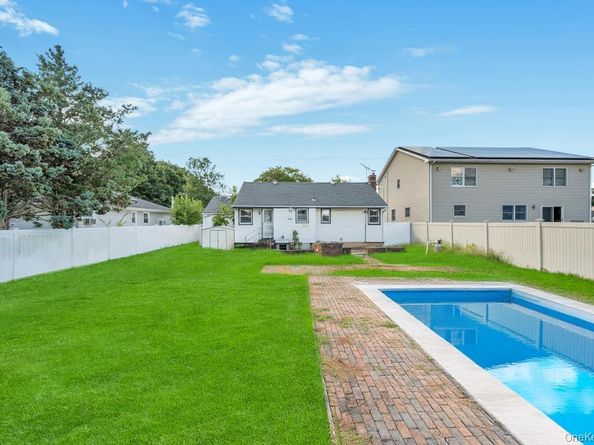 821 Sterling Street, Bellmore NY 11710