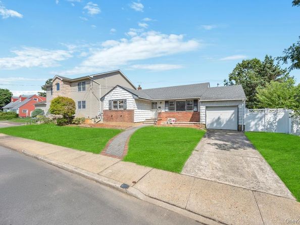 821 Sterling Street, Bellmore NY 11710