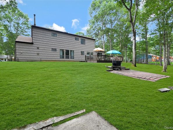 15 Hastings Drive, Ridge NY 11961