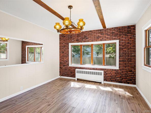 196 S Broome Avenue, Lindenhurst NY 11757