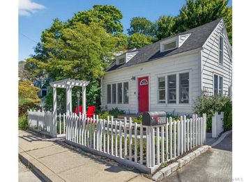 200 Woodbine Avenue