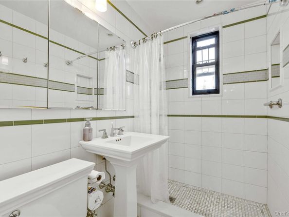 70-47A Park Drive E A, Flushing NY 11367