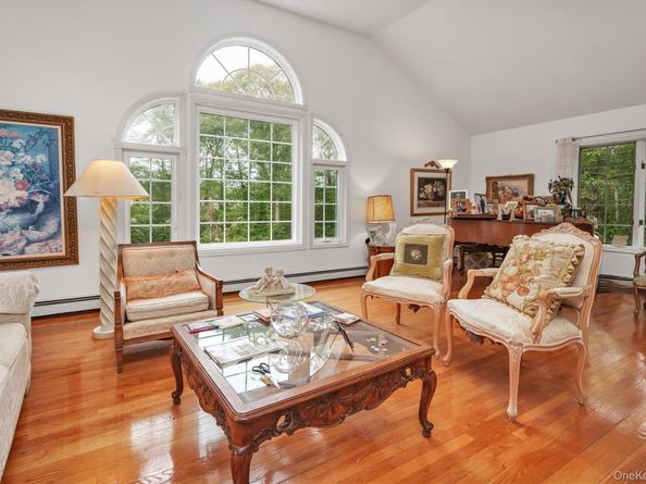 39 Fleets Cove Road, Huntington NY 11743