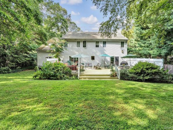 39 Fleets Cove Road, Huntington NY 11743