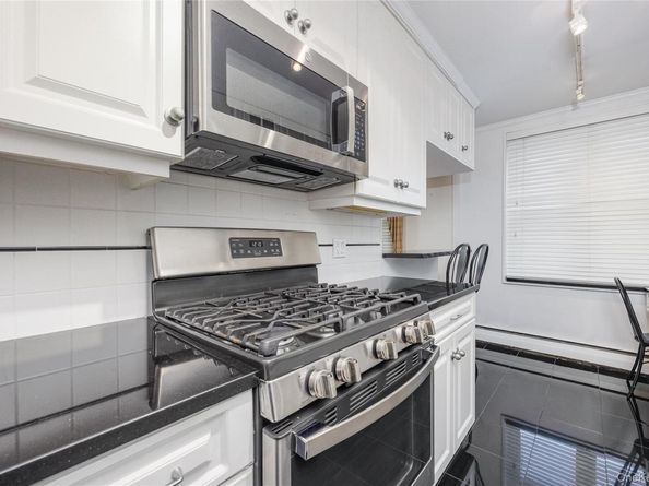 25 Canterbury Road 3F, Great Neck NY 11021