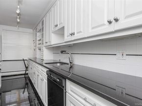 25 Canterbury Road 3F, Great Neck NY 11021