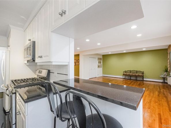 25 Canterbury Road 3F, Great Neck NY 11021