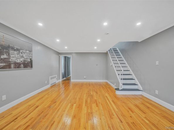 76 Cambridge Street, Valley Stream NY 11581