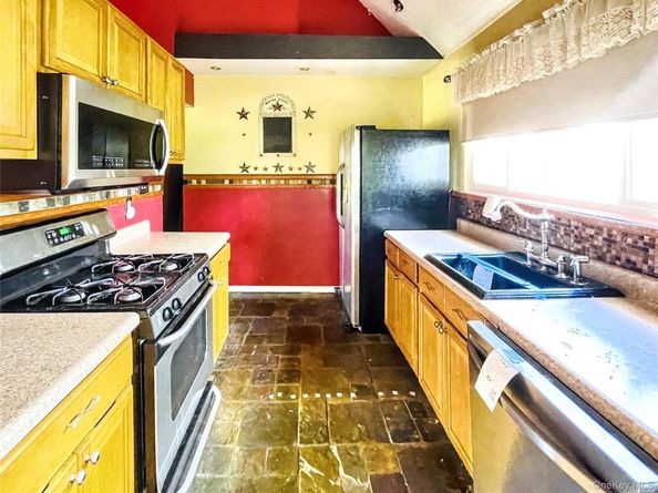 23 Woods Lane, Centereach NY 11720