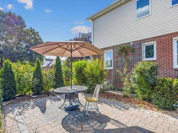 18 Rose Lane, New Hyde Park NY 11040