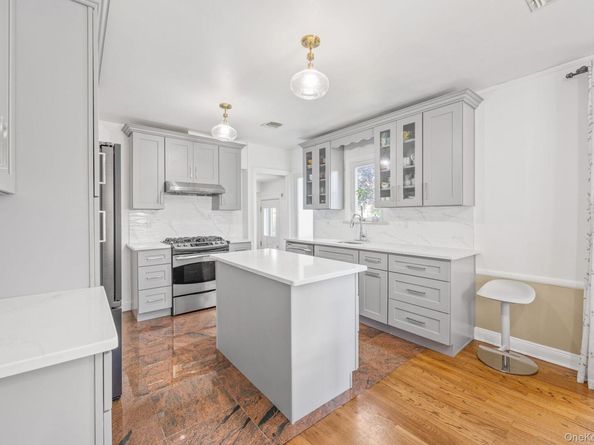 18 Rose Lane, New Hyde Park NY 11040
