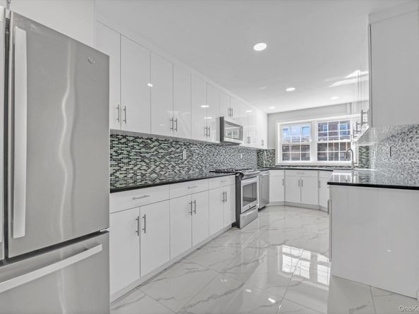 147-48 76th Road, Flushing NY 11367
