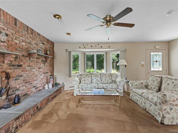 18 Sterling Place, Sayville NY 11782
