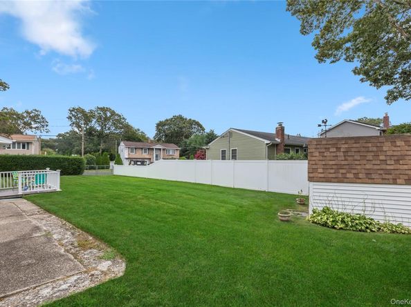 18 Sterling Place, Sayville NY 11782