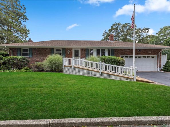 18 Sterling Place, Sayville NY 11782