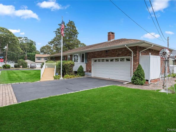 18 Sterling Place, Sayville NY 11782
