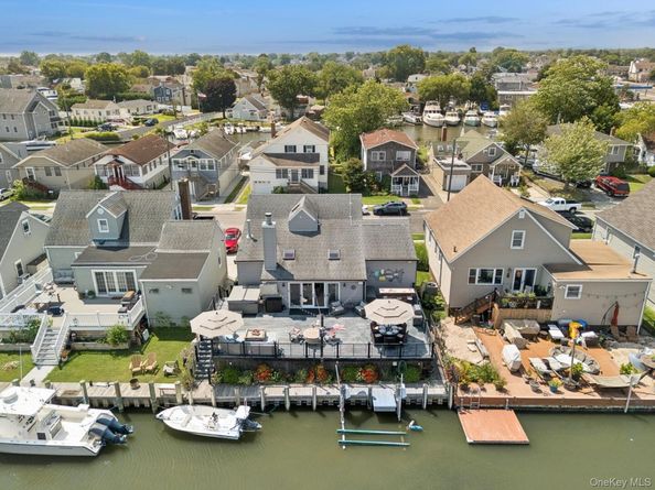 650 S 9th Street, Lindenhurst NY 11757
