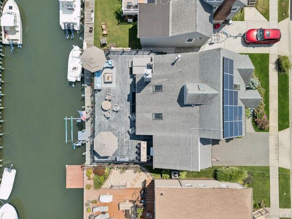 650 S 9th Street, Lindenhurst NY 11757