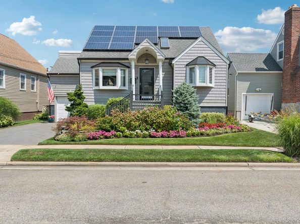 650 S 9th Street, Lindenhurst NY 11757