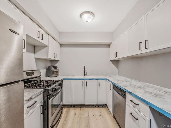 140 Bailey Court 140, Middle Island NY 11953