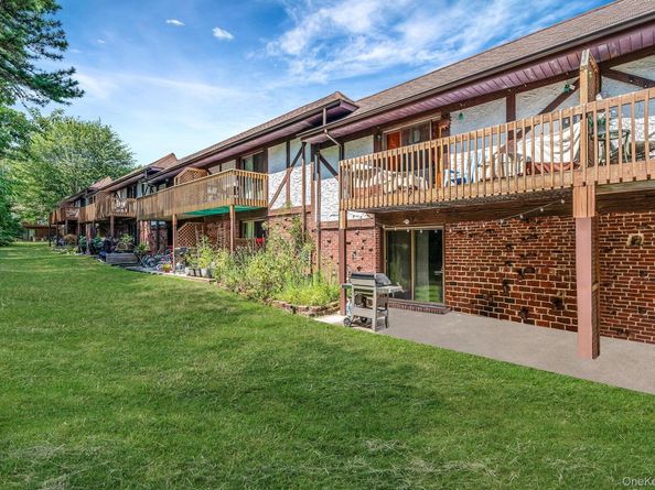 140 Bailey Court 140, Middle Island NY 11953