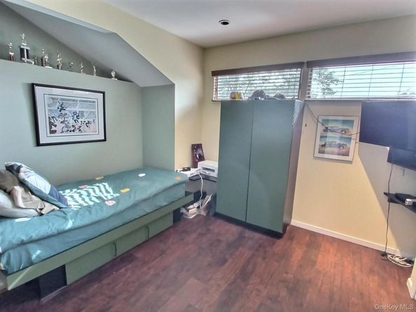 417 Bunker Drive, Oceanside NY 11572
