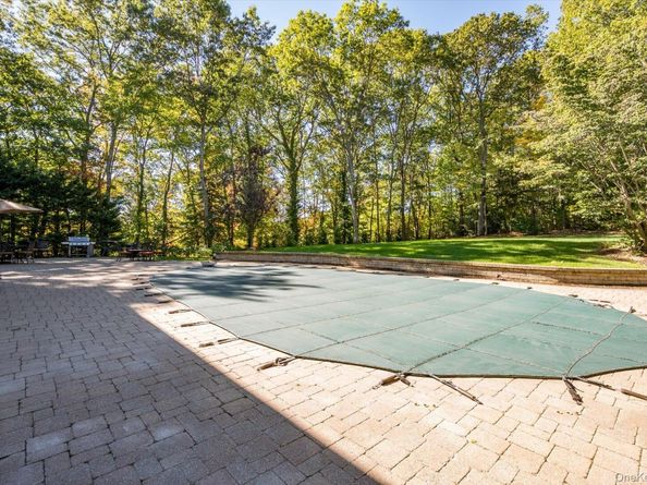 16 Tuxedo Drive, Melville NY 11747