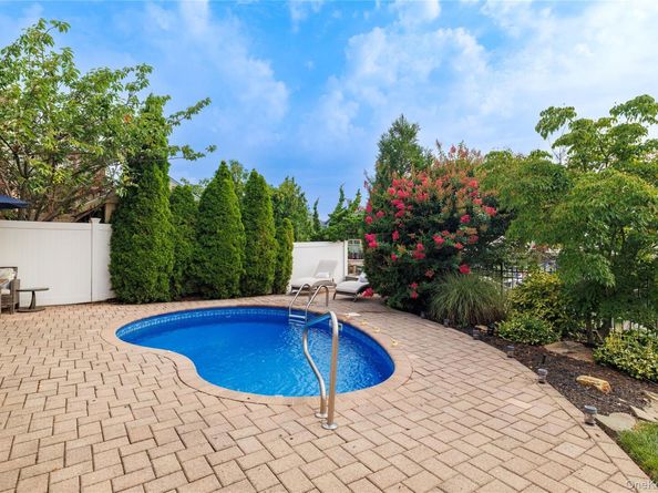 2863 Harbor Road, Merrick NY 11566