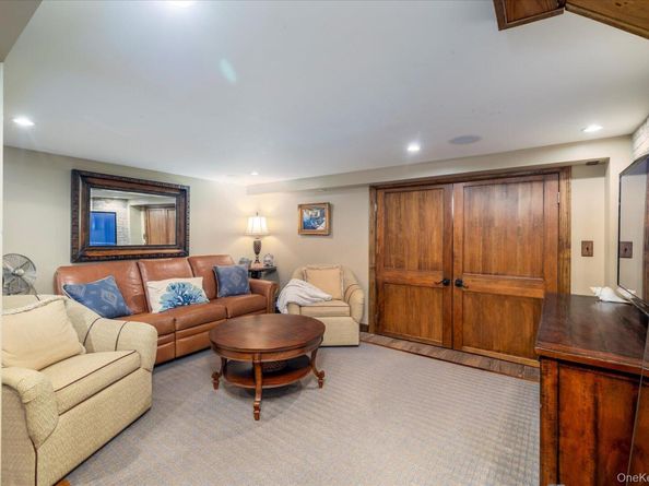2863 Harbor Road, Merrick NY 11566