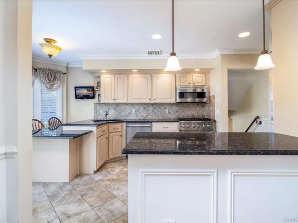 2863 Harbor Road, Merrick NY 11566