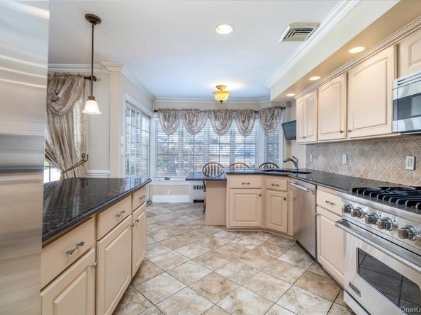 2863 Harbor Road, Merrick NY 11566