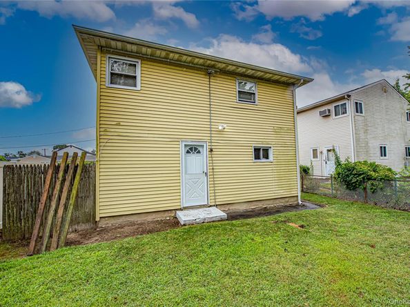 15 Major Road, Massapequa NY 11758