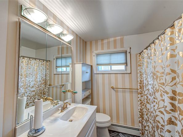 15 Major Road, Massapequa NY 11758