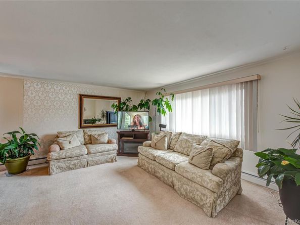 15 Major Road, Massapequa NY 11758