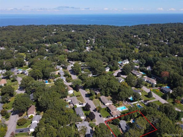 72 Mahogany Road, Rocky Point NY 11778