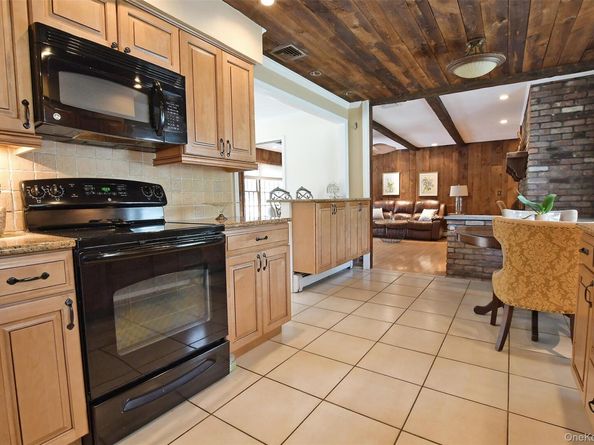 72 Mahogany Road, Rocky Point NY 11778