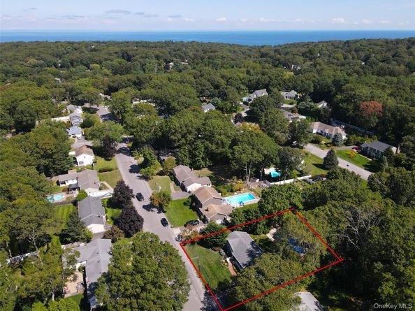 72 Mahogany Road, Rocky Point NY 11778