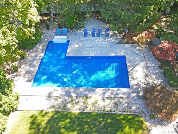 72 Mahogany Road, Rocky Point NY 11778