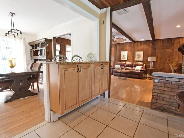 72 Mahogany Road, Rocky Point NY 11778