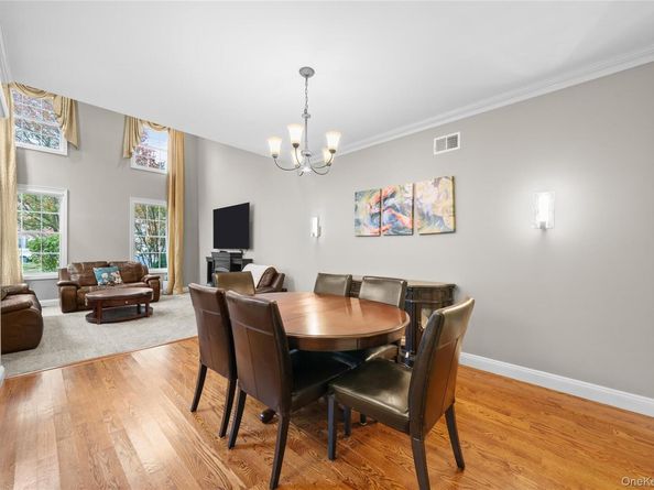 8 Eagle Circle, Bohemia NY 11716