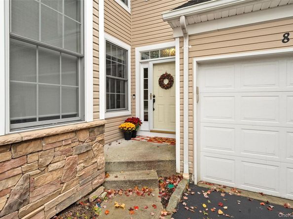 8 Eagle Circle, Bohemia NY 11716