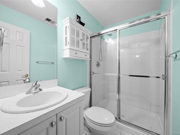 8 Eagle Circle, Bohemia NY 11716