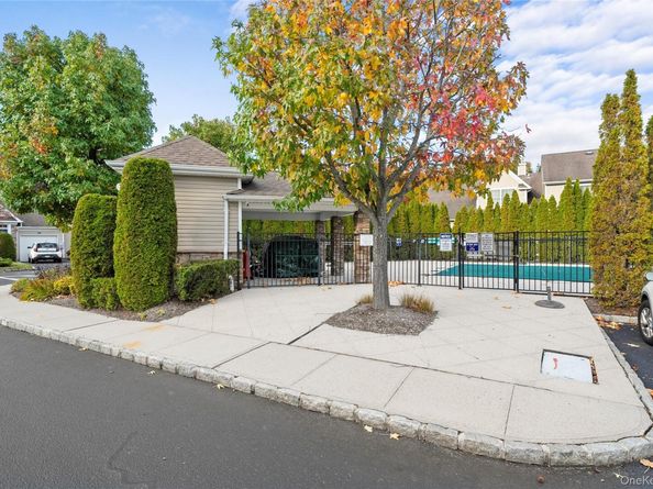 8 Eagle Circle, Bohemia NY 11716