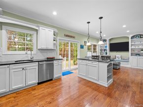 8 Eagle Circle, Bohemia NY 11716