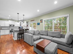 8 Eagle Circle, Bohemia NY 11716