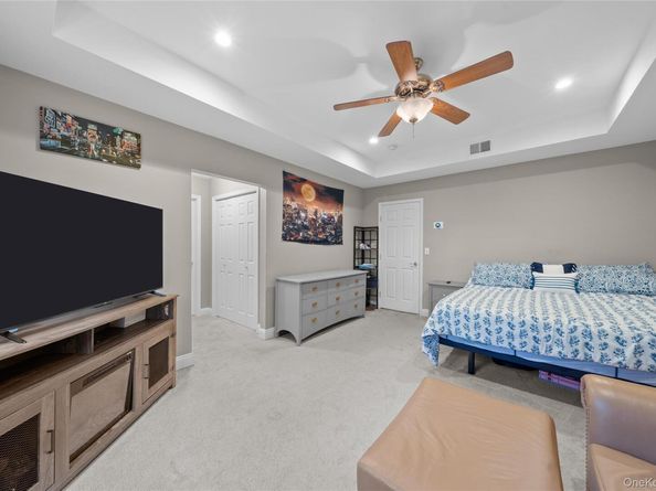 8 Eagle Circle, Bohemia NY 11716
