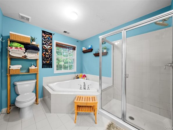 8 Eagle Circle, Bohemia NY 11716