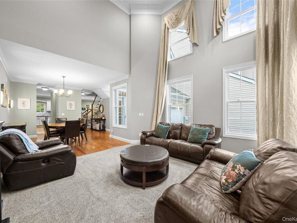 8 Eagle Circle, Bohemia NY 11716