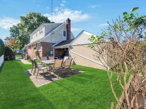 2 Ash Place, New Hyde Park NY 11040