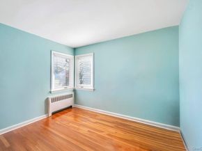2 Ash Place, New Hyde Park NY 11040